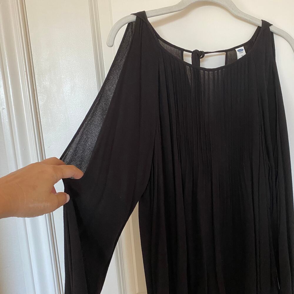 Old Navy Black Long Sleeve Cold Shoulder Pleated Top Size Medium
